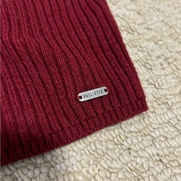 4 Holister tops in 1 bundle. - Picture 6 of 11